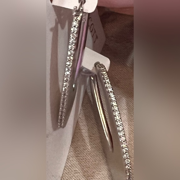 NWT gorgeous KENDRA SCOTT silver tone Adeline Hoop Earrings with crystal stones - Picture 6 of 14